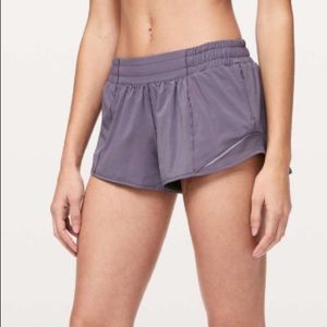 LULULEMON HOTTY HOT SHORTS 2.5” GRAPHITE PURPLE SIZE 2